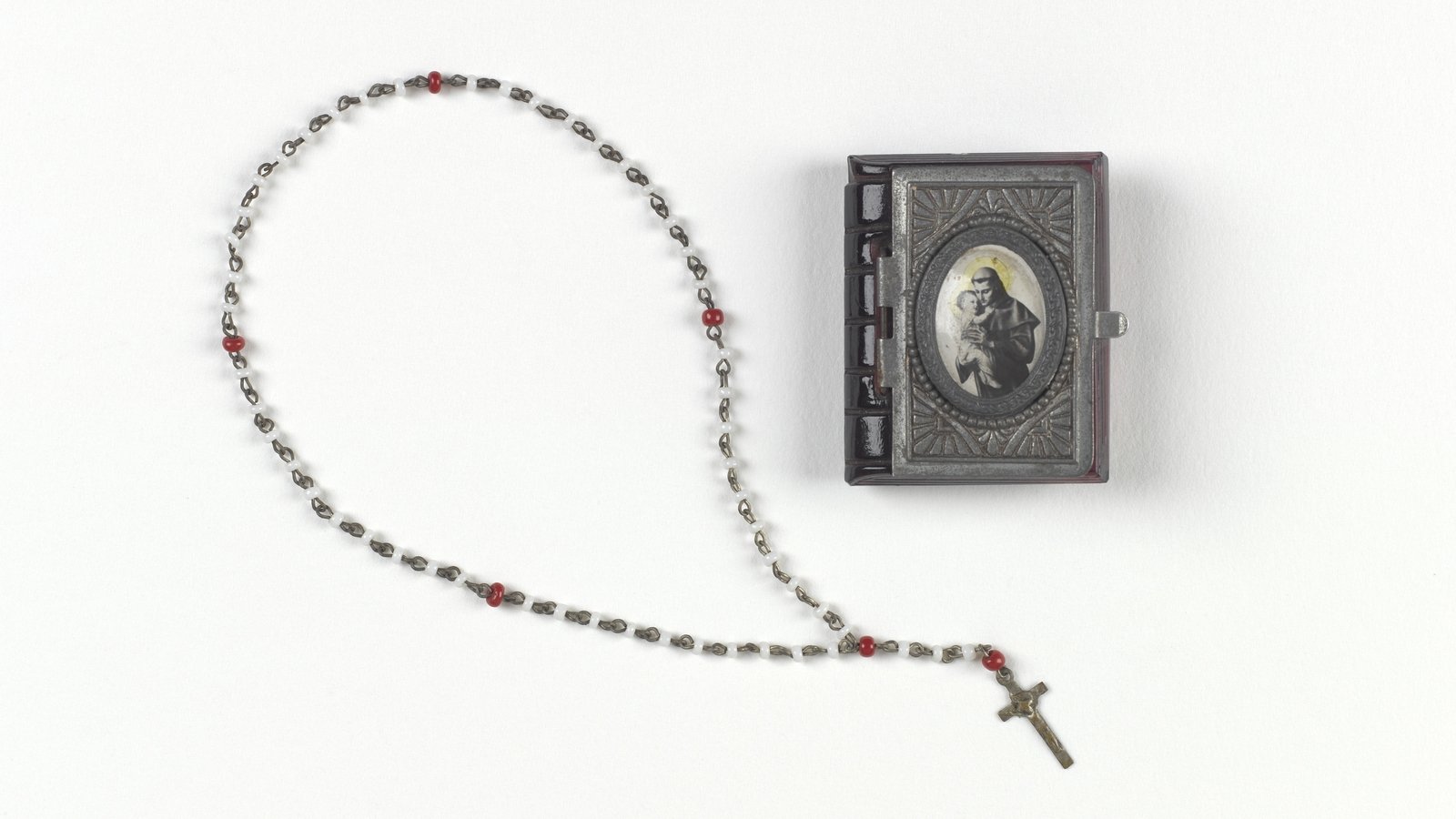 Kevin Barry's rosary beads and case. Image courtesy of the National Museum of Ireland HE:EWT.346