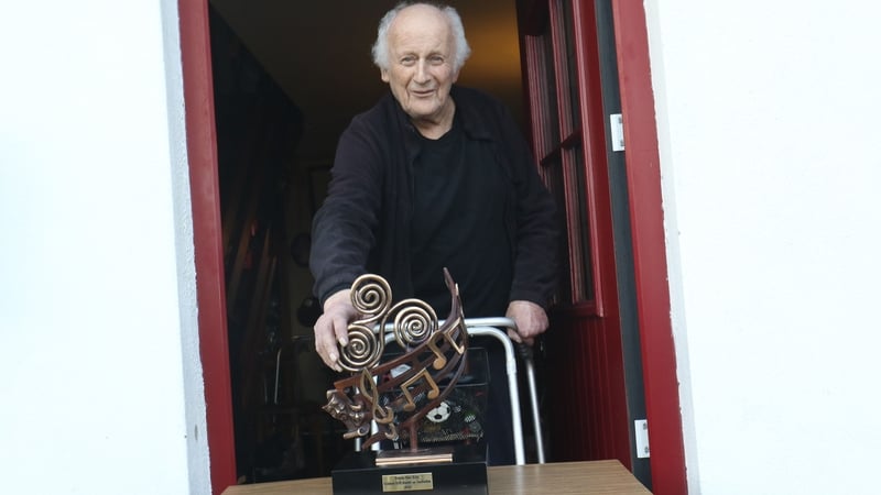 Tomás Mac Eoin received the award trophy at his home in An Cheathrú Rua