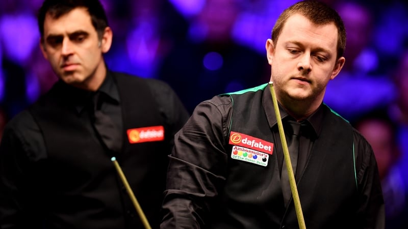 Ronnie O'Sullivan (L) vented his frustration at Mark Allen