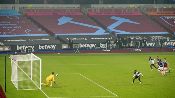 Lukasz Fabianski (L) saves the penalty