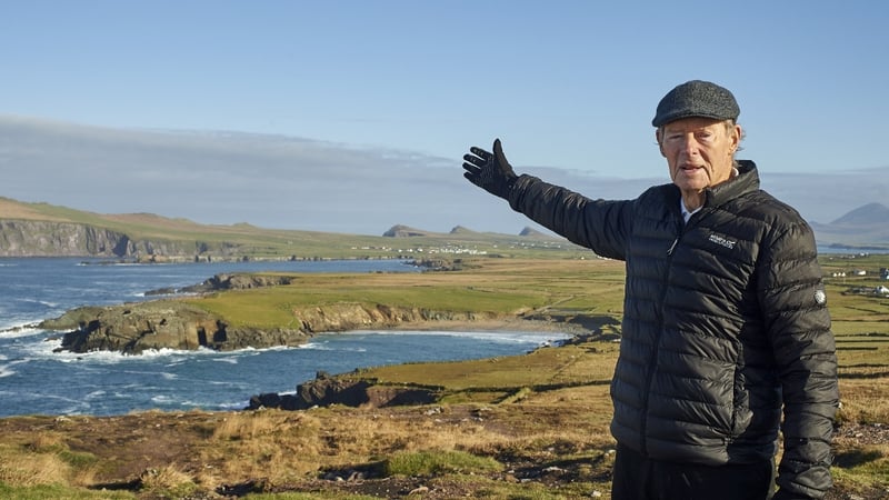 An Mhuircheartach ag casadh na Gráige, siar ó Bhaile an Fheirtéirigh (An Bhuailtín) gar go Dún Chaoin.