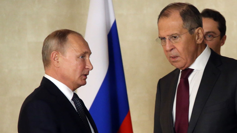 Sergei Lavrov (R) pictured with Russian President Vladimir Putin