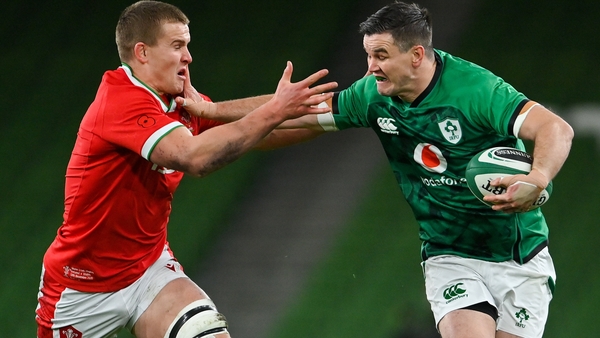 Jonathan Sexton is tackled by Shane Lewis-Hughes