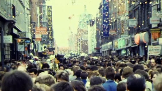 Christmas shopping on Henry Street in Dublin, 1985.