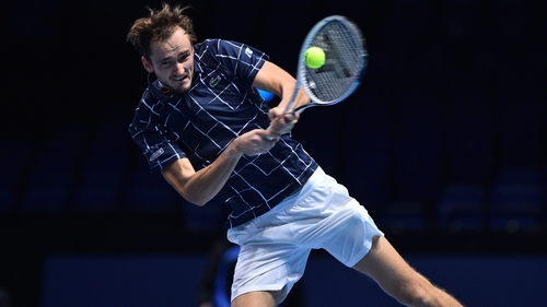 Daniil Medvedev wins the match with a powerful crosscourt backhand