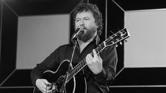 Jim McCann on 'Festival Folk' with The Dubliners (1985)