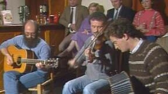 Matt Cranitch, Dave Hennessy and Mick Daly performing on 'The Mountain Lark' (1985)