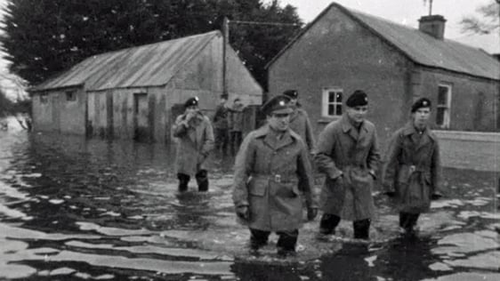 Army patrols during floods along the River Shannon (1965)