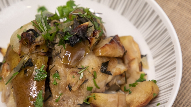 Eunice Power's baked chicken with apples and pears