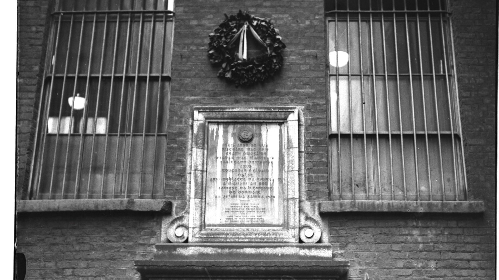 Dublin Castle plaque to Richard McKee, Peadar Clancy and Conor Clune (Credit: RTE Stills Library)