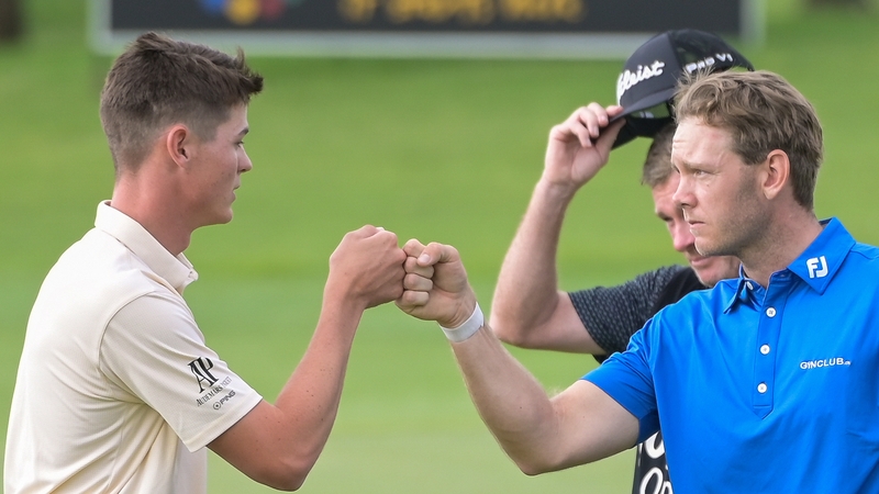 Wilco Nienaber (l) congratulates Joachim B Hansen