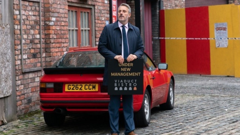 Mark Frost as Ray Crosby