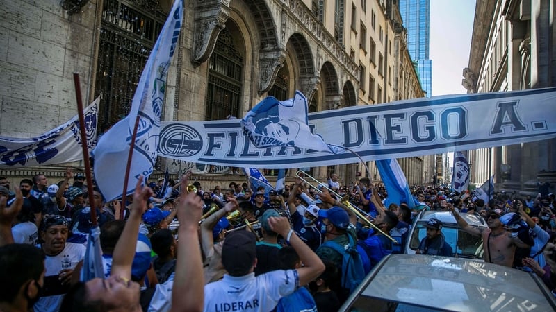 Fans of Diego Maradona gather in front of the funeral chapel installed in the Casa Rosada in Buenos Aires