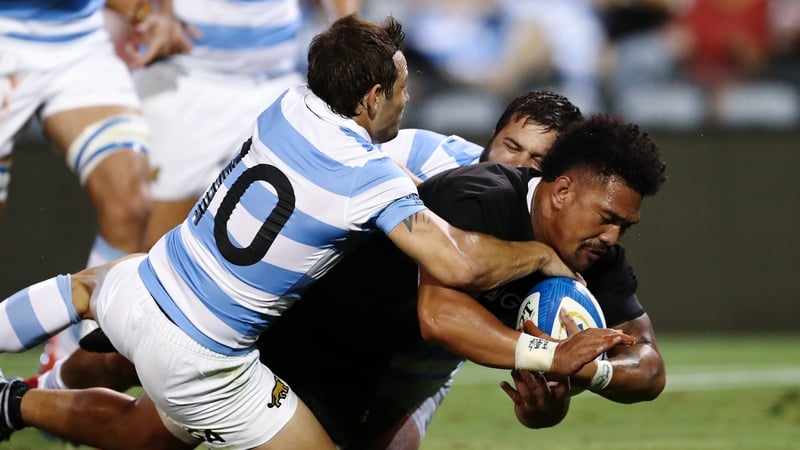 Ardie Savea crosses the line for New Zealand
