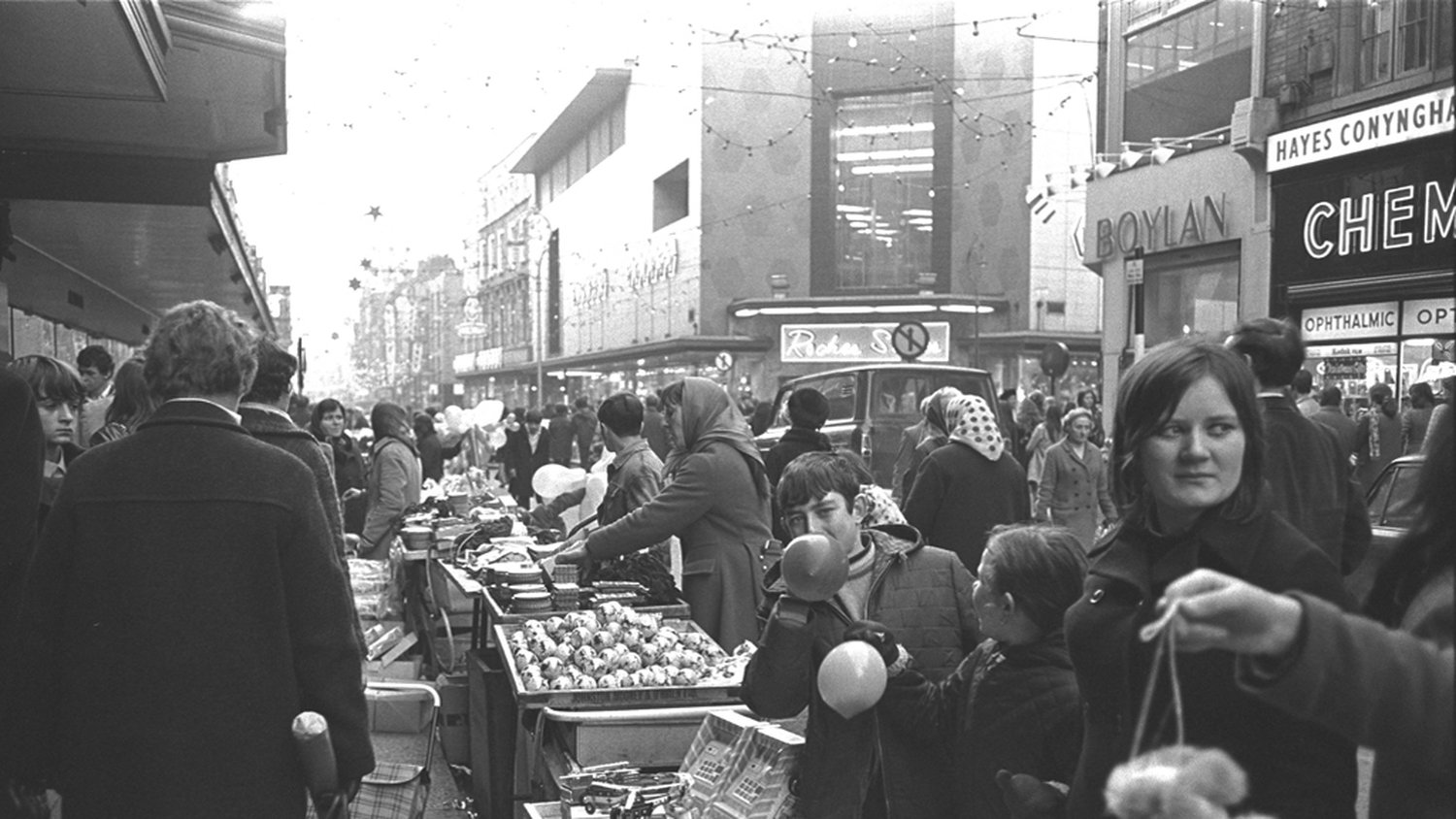 December 8th: People 'from the country' came to Dublin to shop