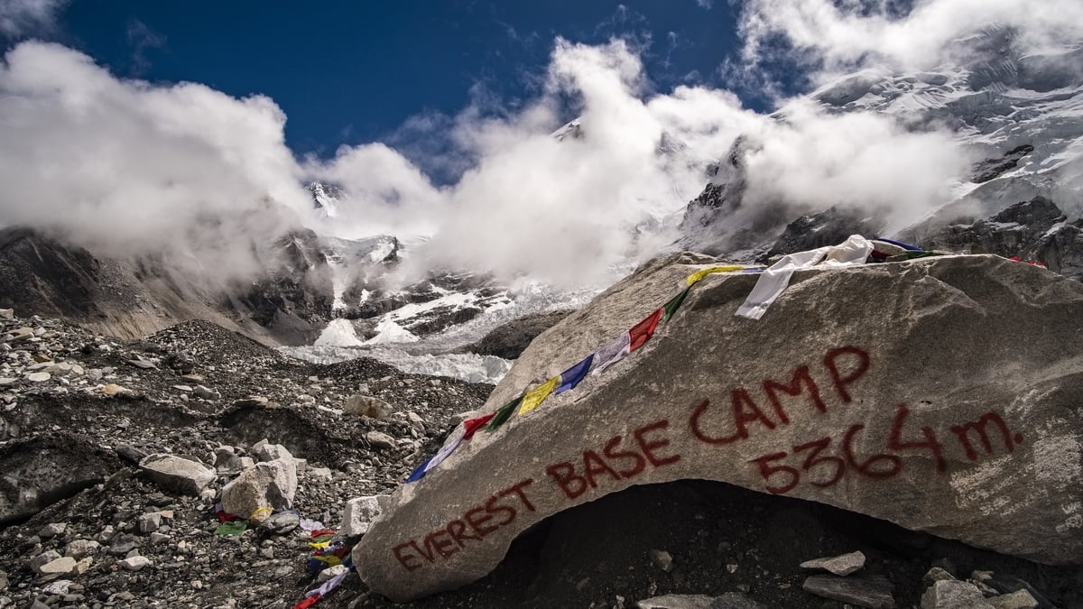 Climbing to Everest base camp 