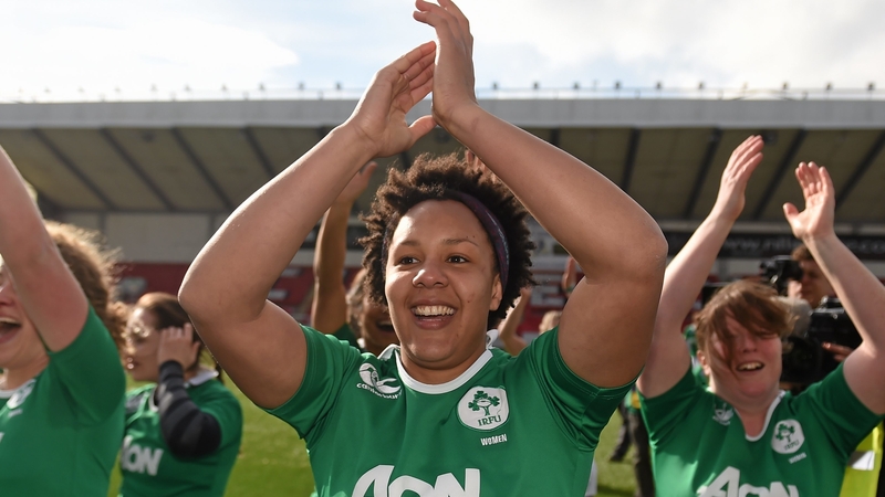 Sophie Spence celebrates winning the Women's Six Nations title in 2015