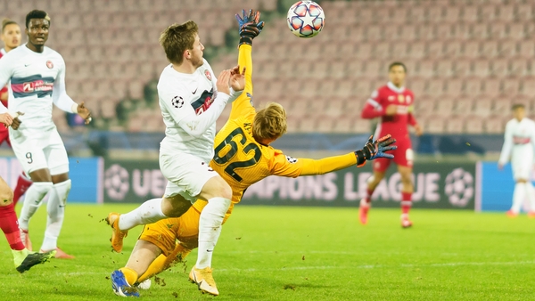 Anders Dreyer of FC Midtjylland and Liverpool and Ireland's Caoimhin Kelleher battle for the ball