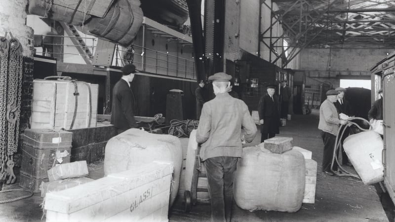 Holyhead dockers move cargo from railway vans to the hold of a waiting ferry bound for Ireland in 1938. Photo: SSPL/Getty Images