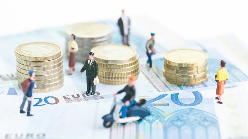 The FSU says the debate should include all stakeholders, including the banks themselves, customers, staff, management, trade unions, business and employers' groups, and community interests