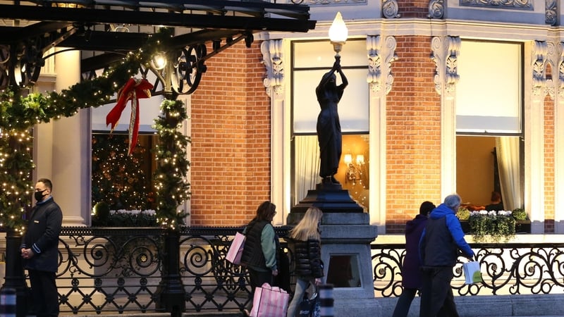 The statues, depicting women holding torches, have been a familiar sight there for 153 years (Pic: RollingNews.ie)