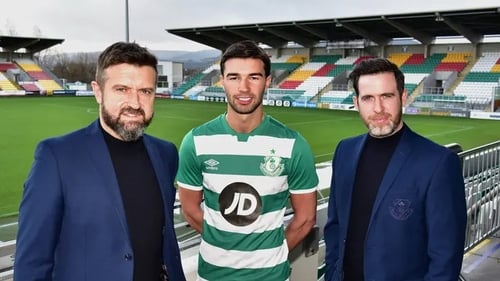 Danny Mandroiu (C) poses with Stephen McPhail (L) and Stephen Bradley