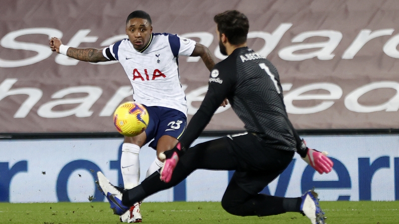 Bergwijn takes a shot which hit the post against Liverpool