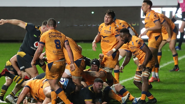 Alfie Barbeary touches down for his first try