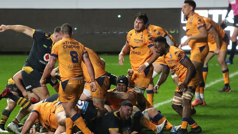 Alfie Barbeary touches down for his first try