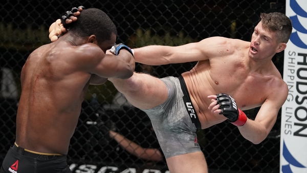 Stephen Thompson (R) lands a kick on Geoff Neal