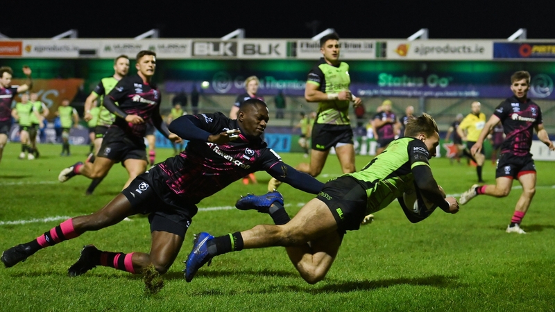 John Porch evades Niyi Adeolokun to score Connacht's second try