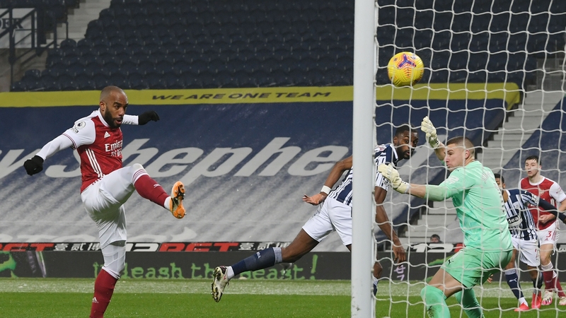 Alexandre Lacazette scores Arsenal's fourth
