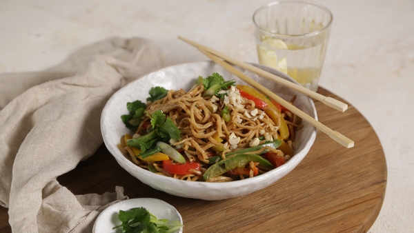 Each serving contains approximately 530 kcal.