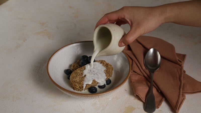 Contains approximately 300 kcal.