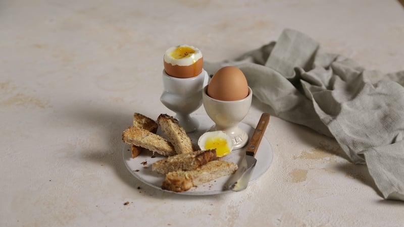 Contains approximately 370 kcal.