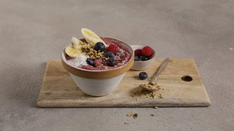 Contains approximately 350 kcal.