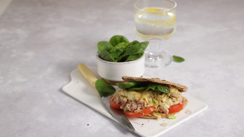 Contains approximately 400 kcal.