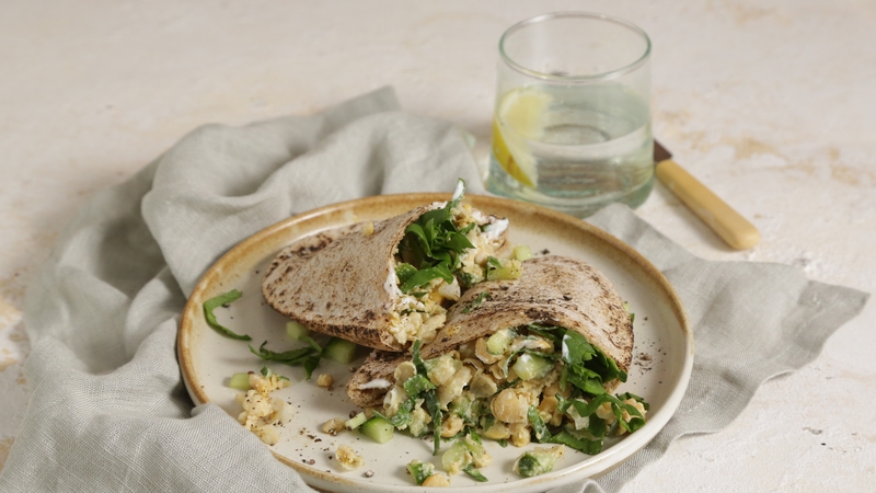 Contains approximately 400 kcal.