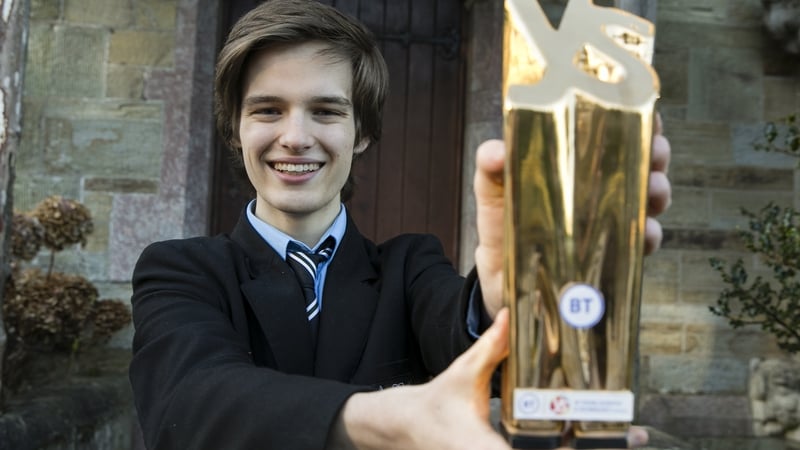 Gregory Tarr received a cheque for €7,500 and the newly designed perpetual trophy