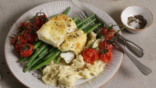 Each serving contains approximately 530 kcal.