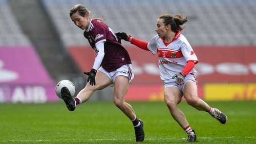 Tracey Leonard in action against Cork
