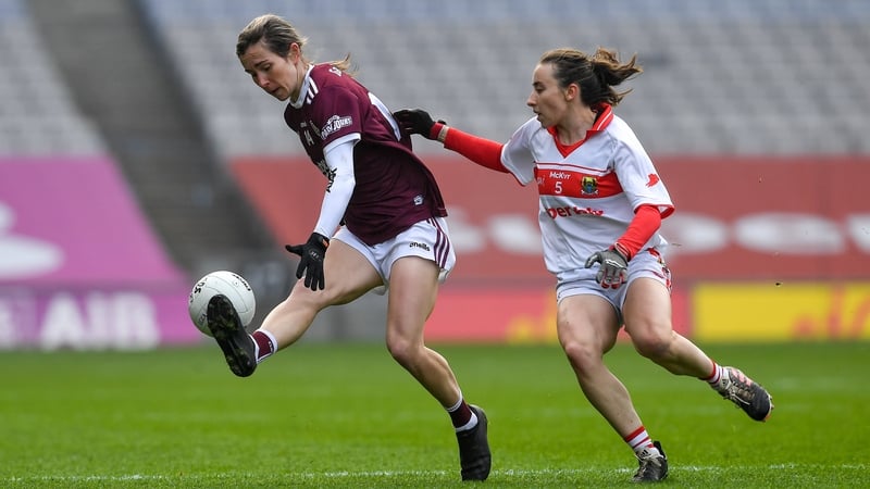 Tracey Leonard in action against Cork
