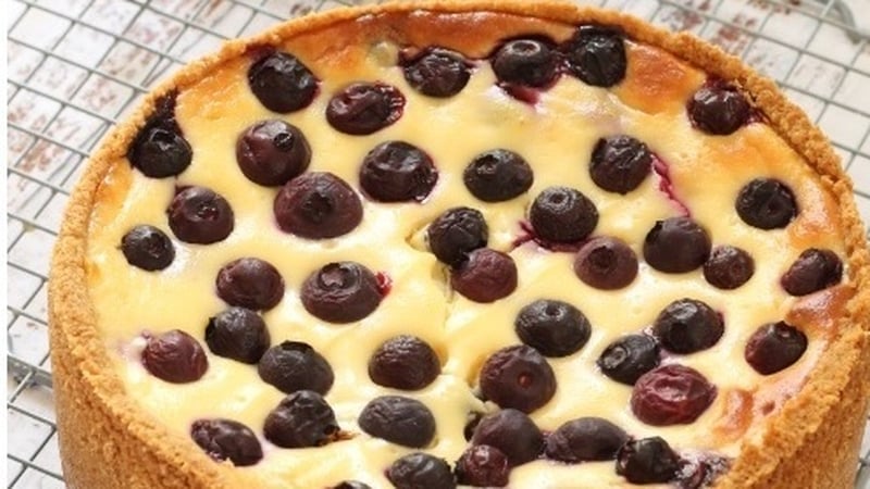 Shane Smith's baked blueberry mascarpone cheesecake.