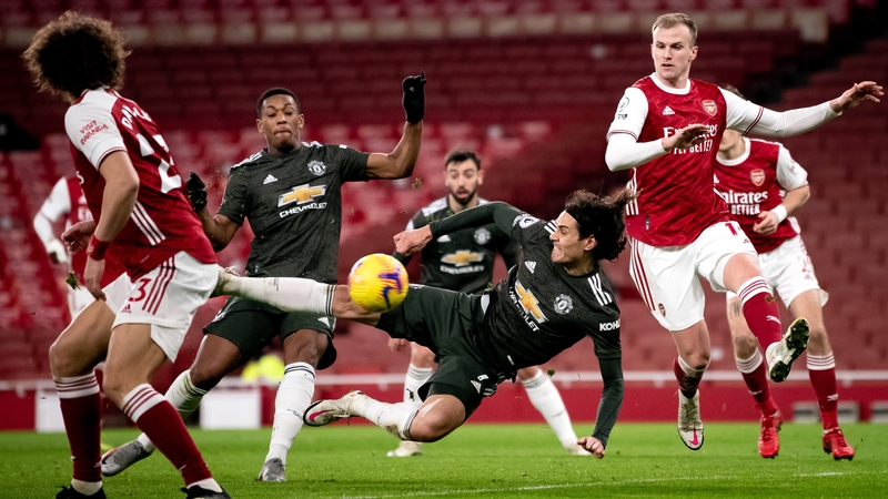 Edinson Cavani went close with an acrobatic effort