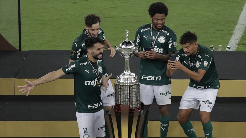 Palmeiras players get ready to hoist the trophy
