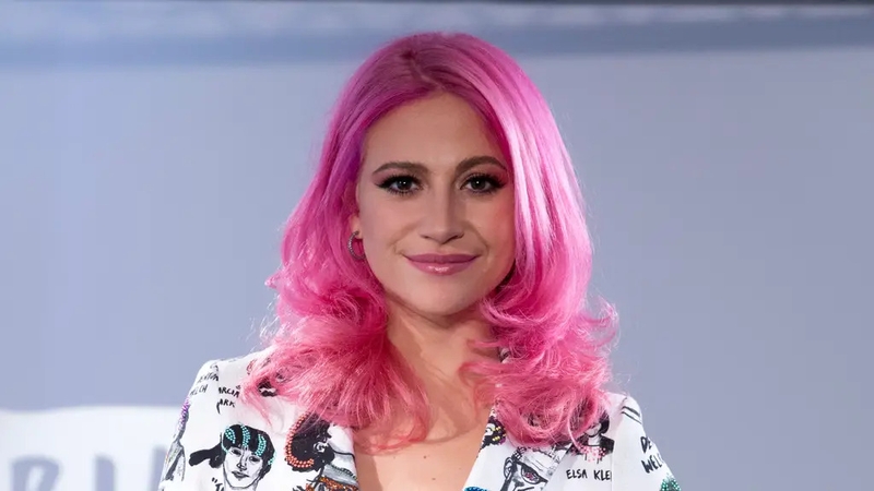 From peach to fuschia locks, everyone's trying this Nineties-inspired look.