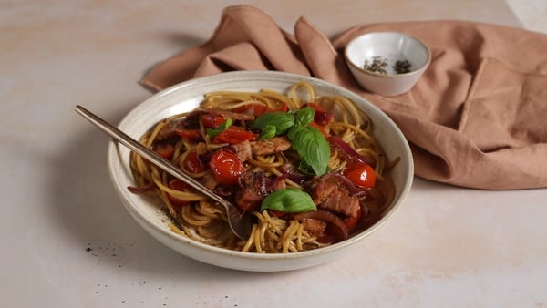 Each serving contains approximately 480 kcal.