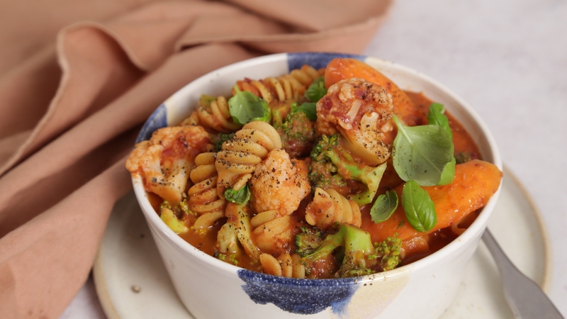 Each serving contains approximately 440 kcal.