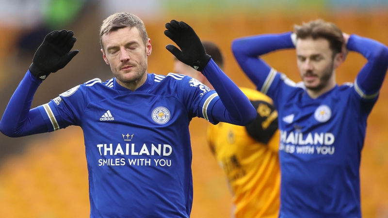 Jamie Vardy reacts to missing a late chance for Leicester