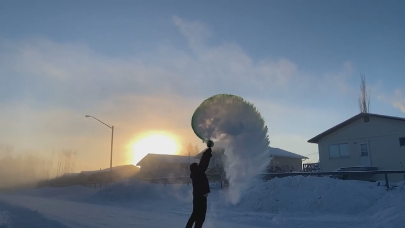 The boiling water instantly froze when thrown into the air (Pic: LauraLee Gardiner)